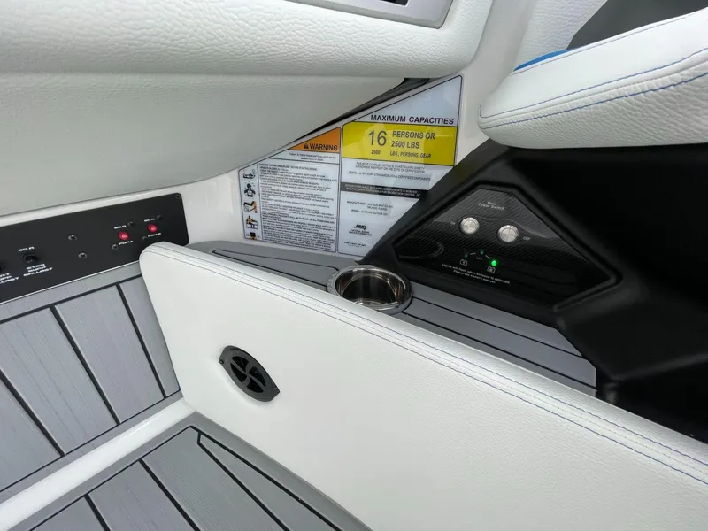 Slide: The Image of Nautique Super Air G23 2025 - 15