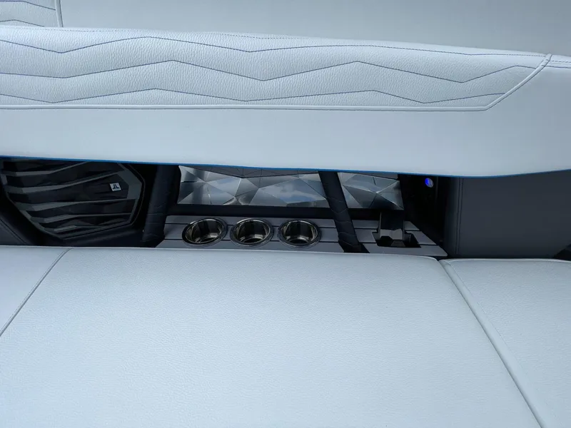 Slide: The Image of Nautique Super Air G23 2025 - 23