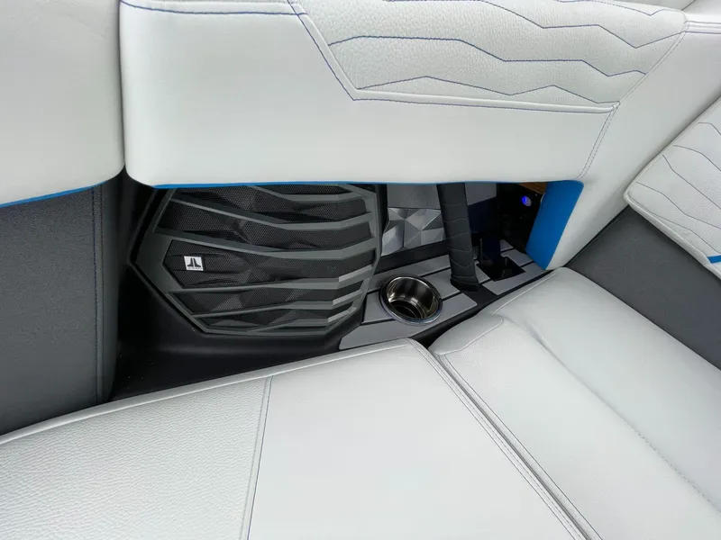 Slide: The Image of Nautique Super Air G23 2025 - 24