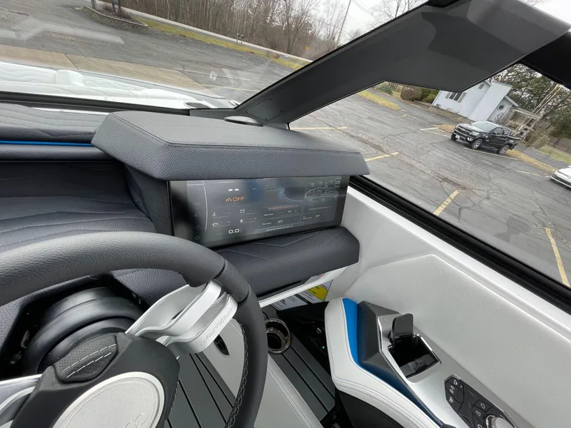 Slide: The Image of Nautique Super Air G23 2025 - 25