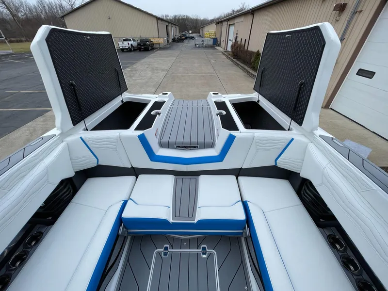 Slide: The Image of Nautique Super Air G23 2025 - 28