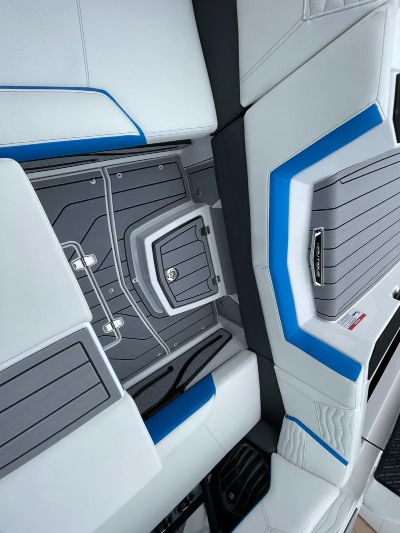 Slide: The Image of Nautique Super Air G23 2025 - 30