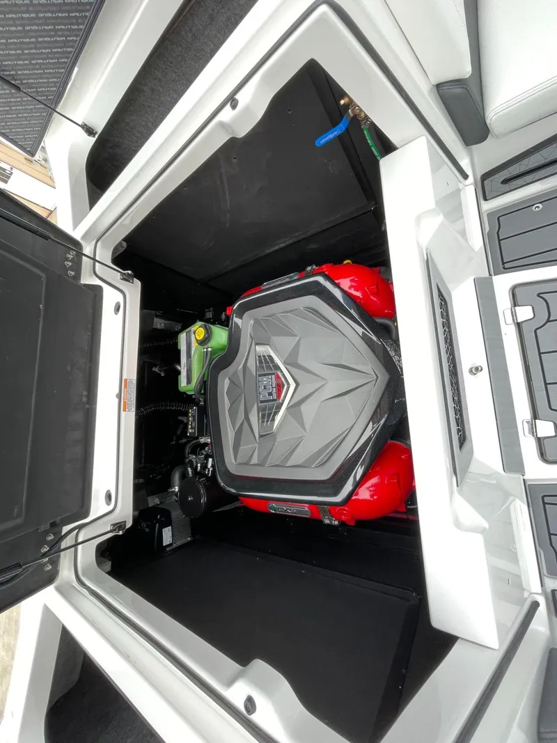 Slide: The Image of Nautique Super Air G23 2025 - 32