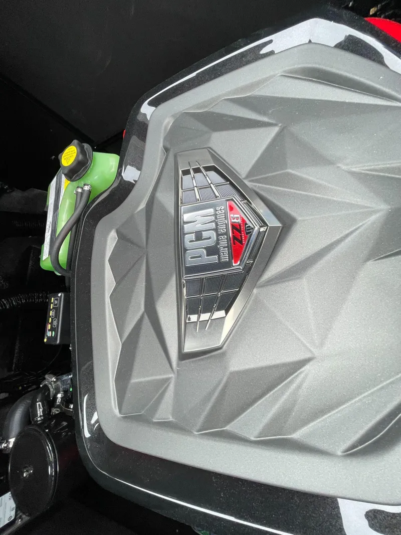 Slide: The Image of Nautique Super Air G23 2025 - 33