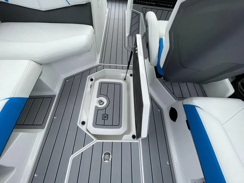 Slide: The Image of Nautique Super Air G23 2025 - 36