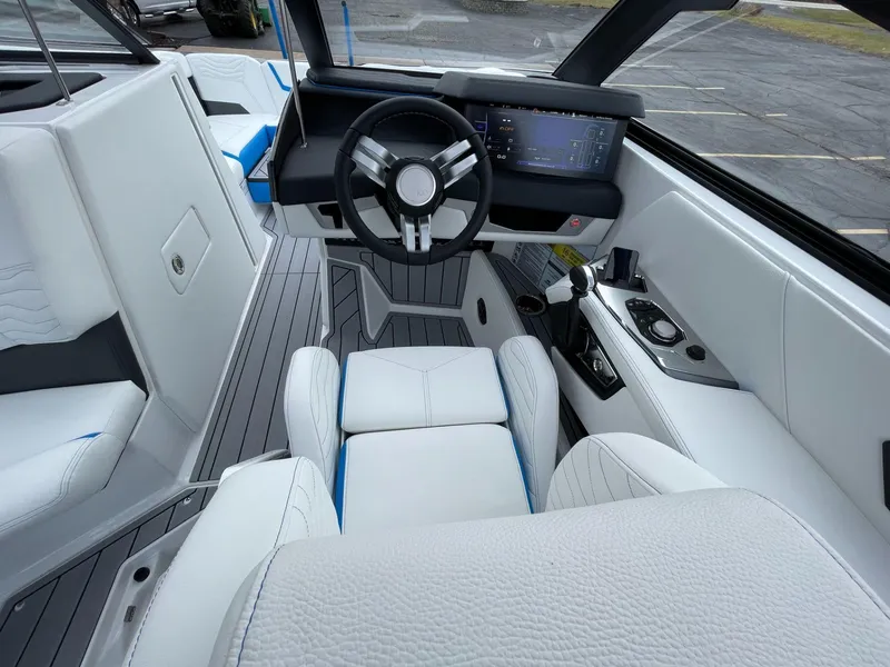 Slide: The Image of Nautique Super Air G23 2025 - 37