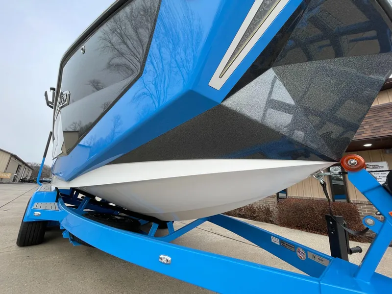 Slide: The Image of Nautique Super Air G23 2025 - 9