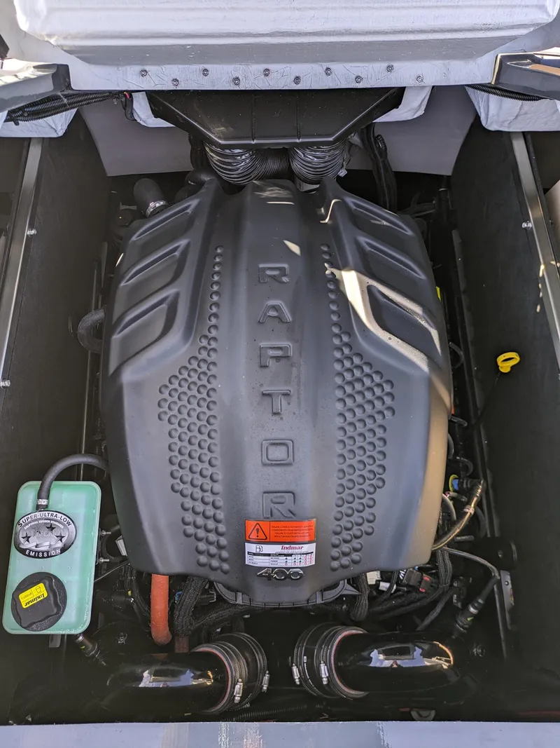 Slide: The Image of 2025 MB B52-21 Alpha engine, Raptor cover, detailed view. - 21