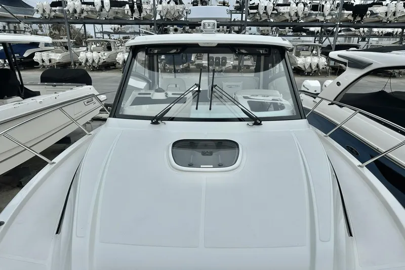Slide: The Image of Boston Whaler 325 Conquest 2023 - 19