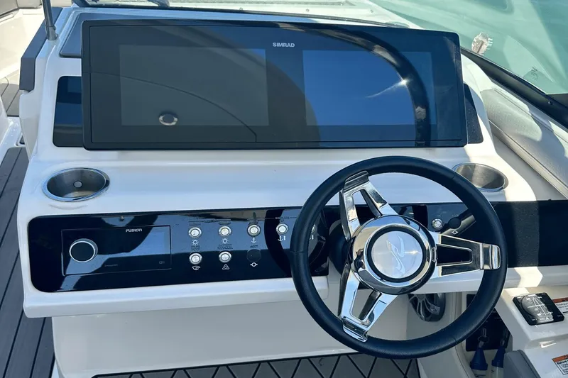 Slide: The Image of Sea Ray 310 SLX Outboard 2023 - 10