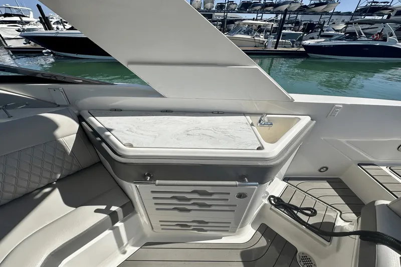 Slide: The Image of Sea Ray 310 SLX Outboard 2023 - 5