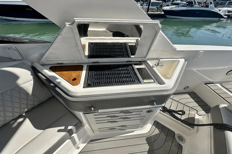 Slide: The Image of Sea Ray 310 SLX Outboard 2023 - 6
