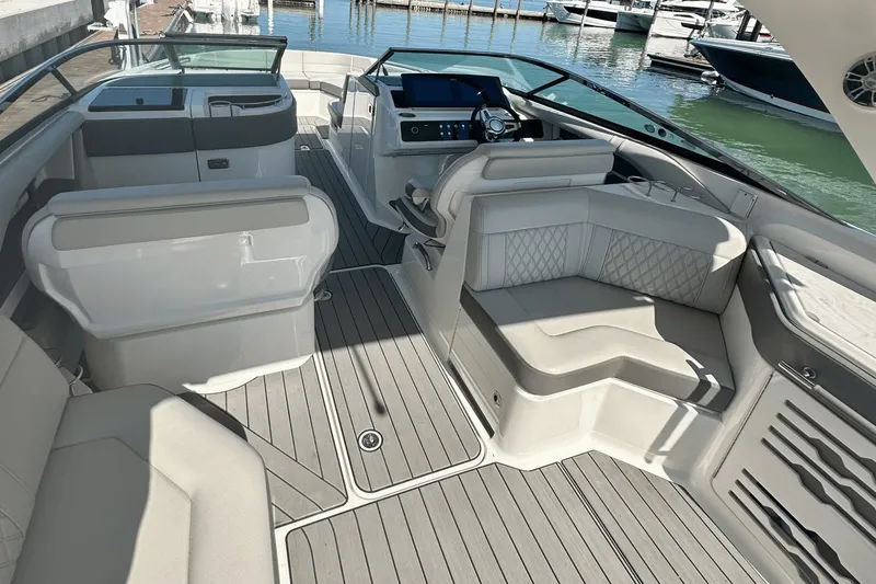 Slide: The Image of Sea Ray 310 SLX Outboard 2023 - 7