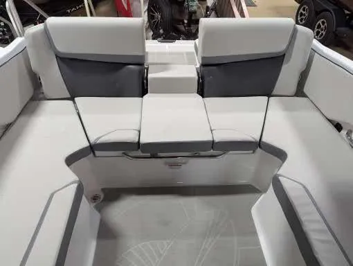 Slide: The Image of Scarab 215SE 2025 - 11