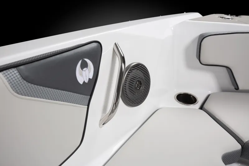 Slide: The Image of Scarab 215SE 2025 - 12