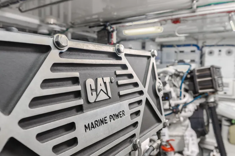 Slide: The Image of CAT Marine Power engine in 2006 Hatteras 80 Motor Yacht. - 13