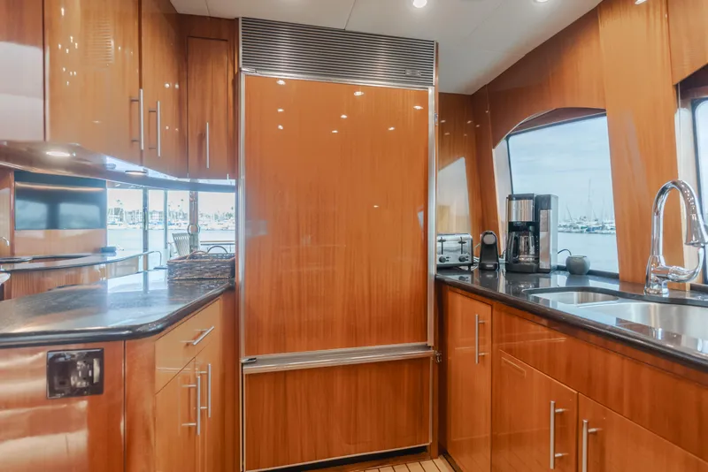 Slide: The Image of Hatteras 80 Motor Yacht 2006 - 64