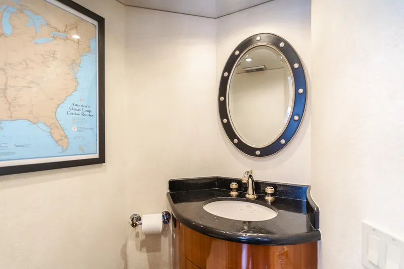 Slide: The Image of Hatteras 80 Motor Yacht 2006 - 65