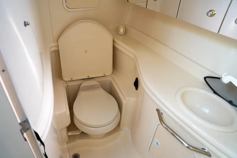 Slide: The Image of Sea Ray Sundancer 320 2003 - 19