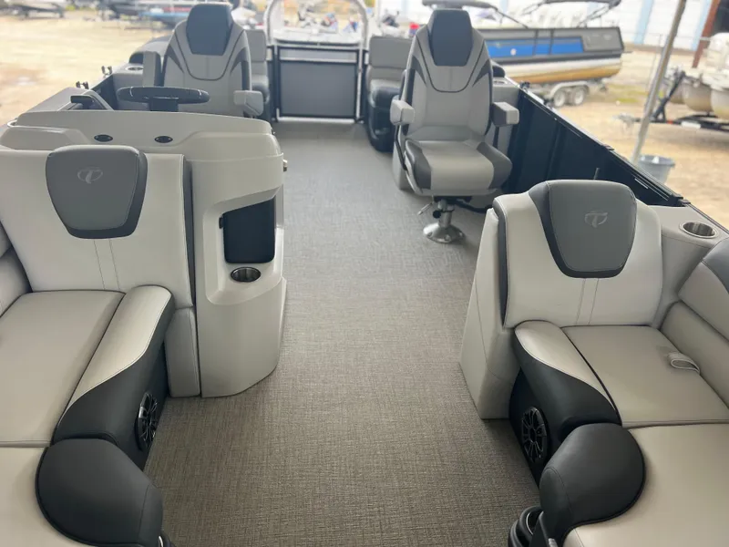 Slide: The Image of Tahoe LTZ QL21T 2024 - 10