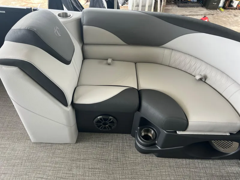 Slide: The Image of Tahoe LTZ QL21T 2024 - 11