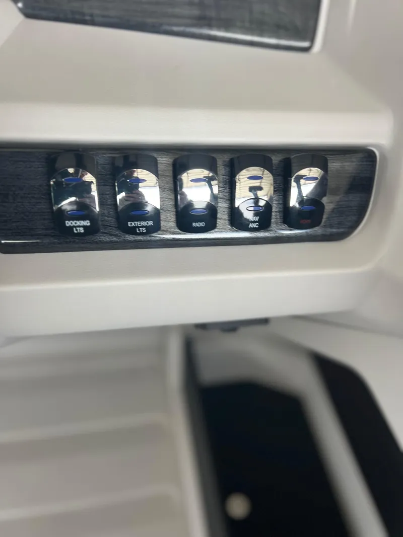 Slide: The Image of Tahoe LTZ QL21T 2024 - 16