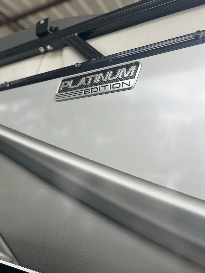 Slide: The Image of Tahoe LTZ QL21T 2024 - 5