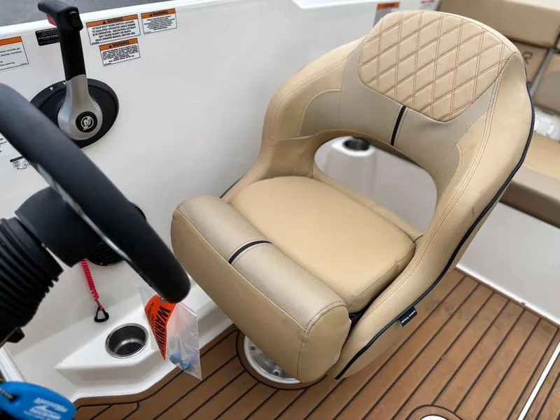 Slide: The Image of Bayliner VR4 2023 - 12