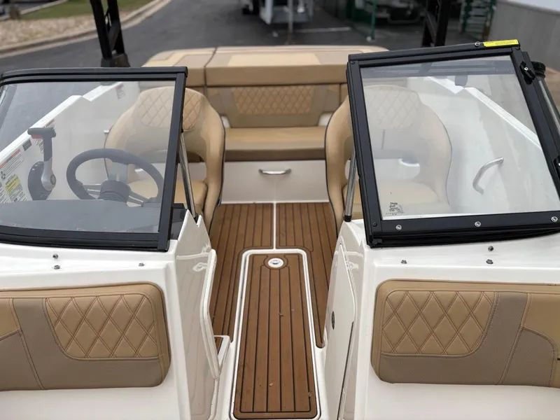 Slide: The Image of Bayliner VR4 2023 - 6