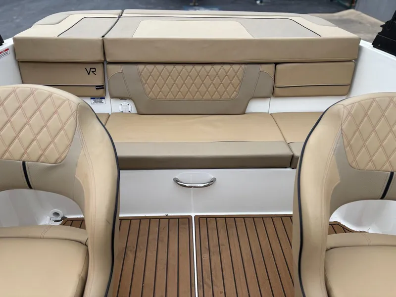 Slide: The Image of Bayliner VR4 2023 - 7