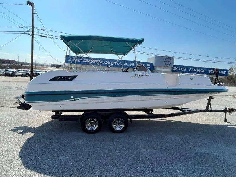 Slide: The Image of 1996 Chaparral Sunesta 250 boat on trailer at Lake Cumberland Marine. - 14