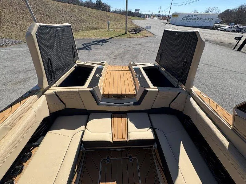 Slide: The Image of Nautique G23 2025 - 32