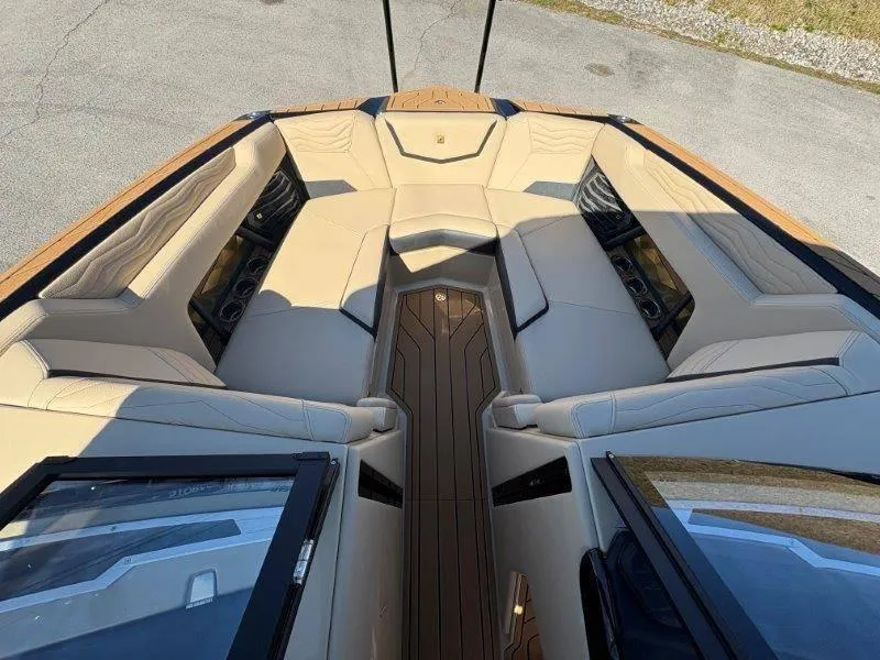 Slide: The Image of Nautique G23 2025 - 54