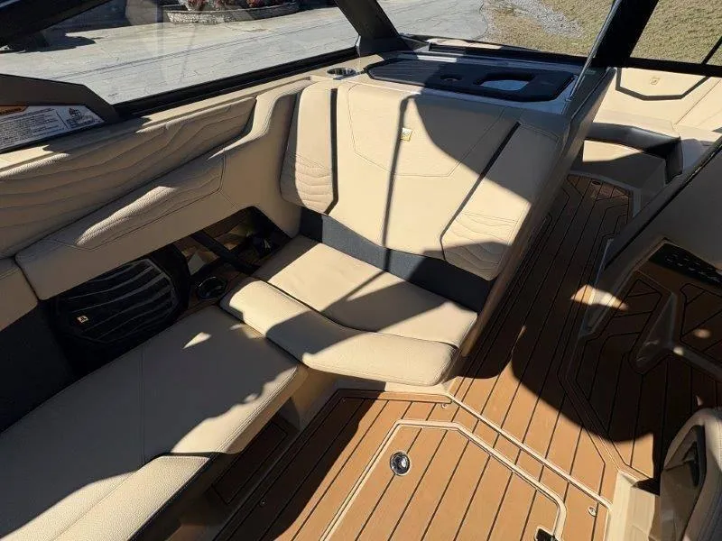 Slide: The Image of Nautique G23 2025 - 55