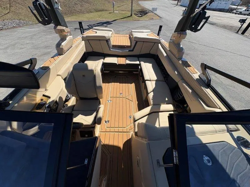 Slide: The Image of Nautique G23 2025 - 63