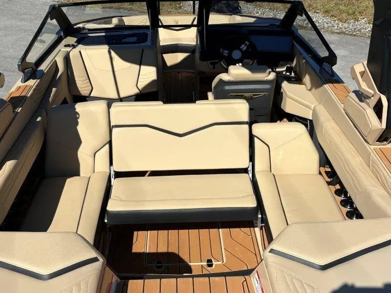 Slide: The Image of Nautique G23 2025 - 64