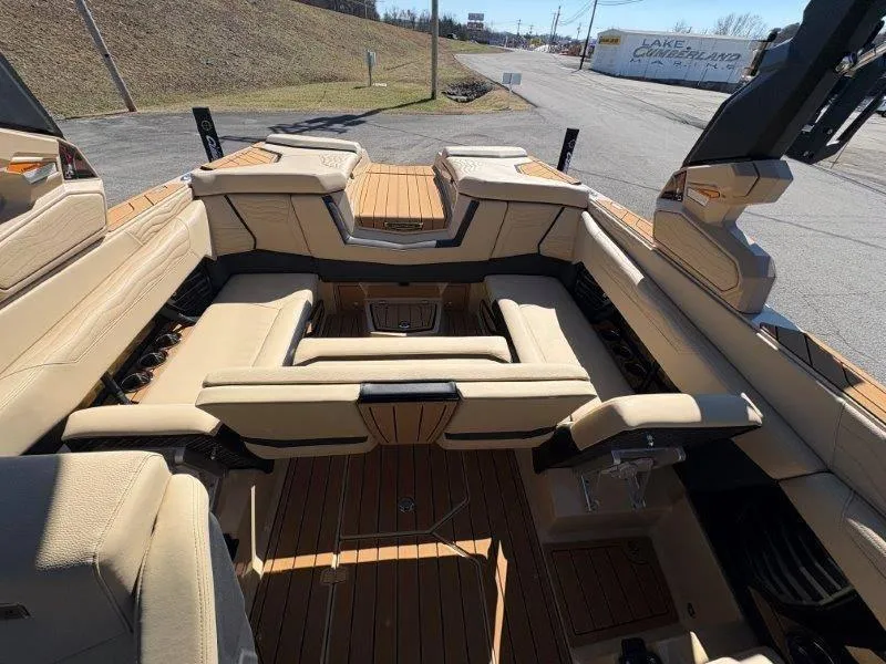 Slide: The Image of Nautique G23 2025 - 70