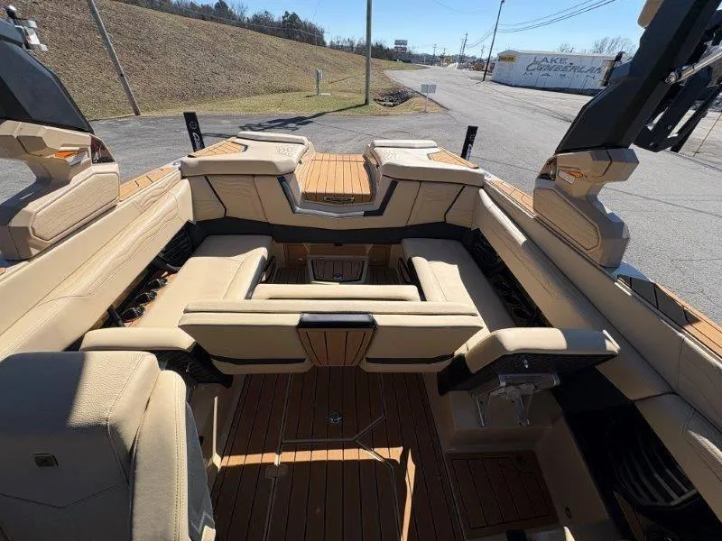 Slide: The Image of Nautique G23 2025 - 72