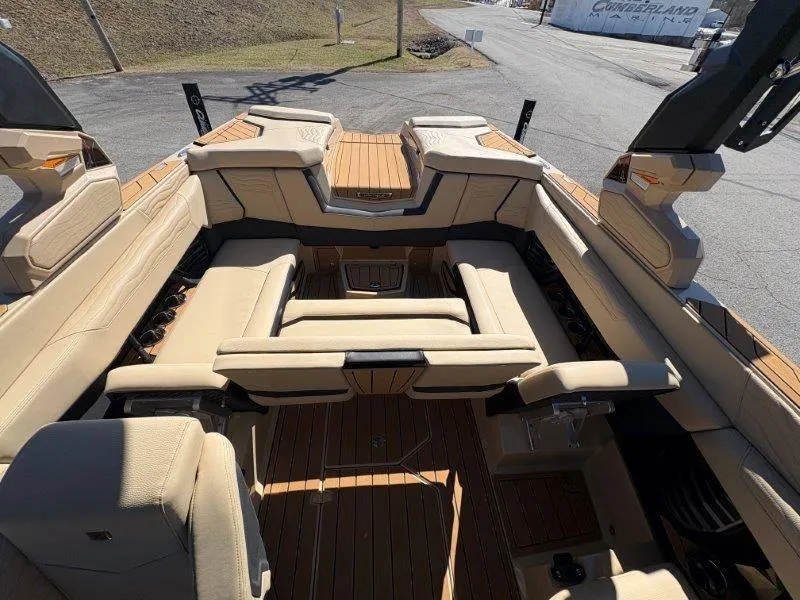 Slide: The Image of Nautique G23 2025 - 75