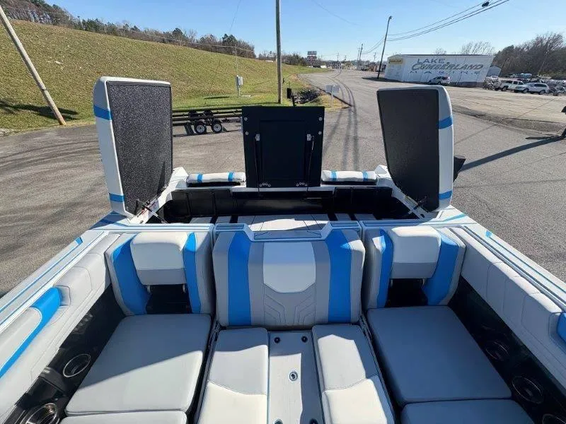 Slide: The Image of Malibu 25 LSV 2025 - 100