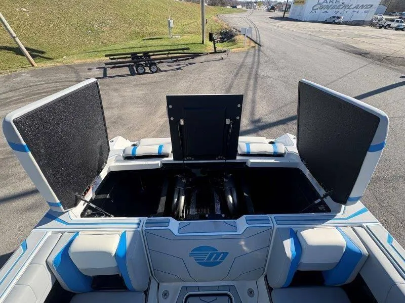 Slide: The Image of Malibu 25 LSV 2025 - 107