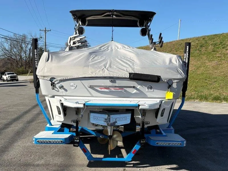 Slide: The Image of Malibu 25 LSV 2025 - 121