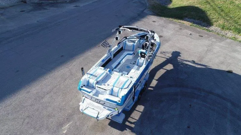 Slide: The Image of Malibu 25 LSV 2025 - 123