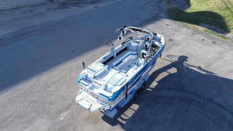 Slide: The Image of Malibu 25 LSV 2025 - 125