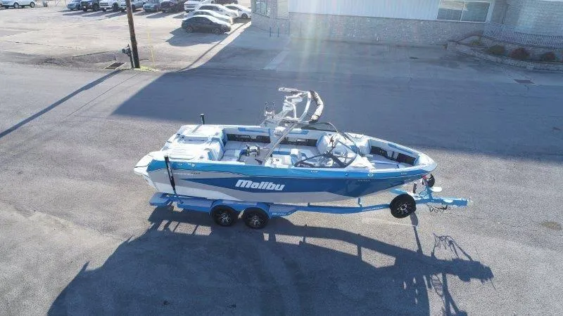 Slide: The Image of Malibu 25 LSV 2025 - 126