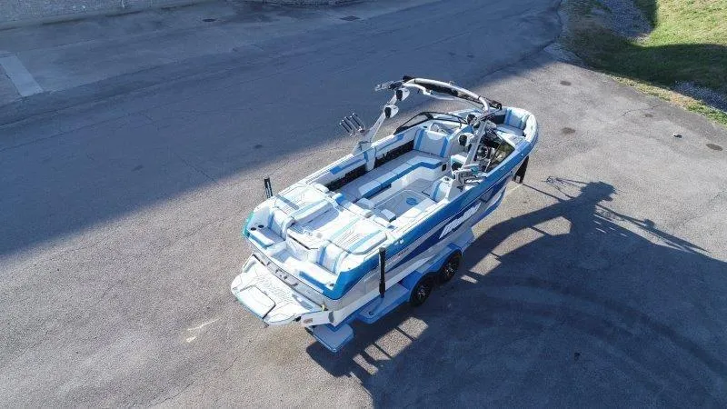 Slide: The Image of Malibu 25 LSV 2025 - 130