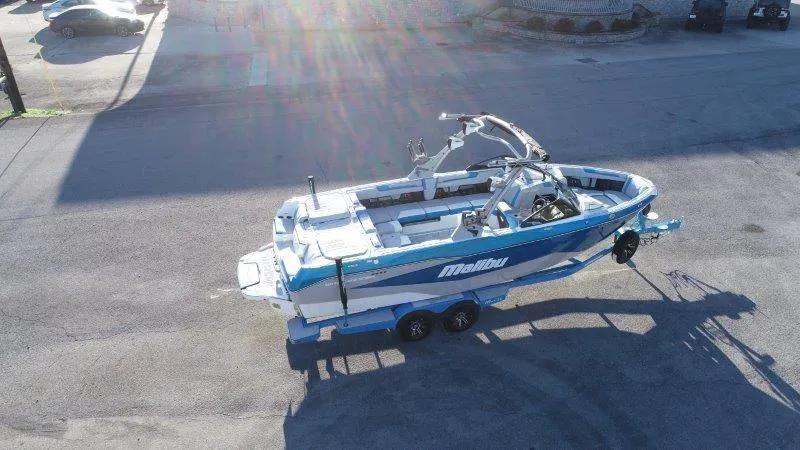 Slide: The Image of Malibu 25 LSV 2025 - 133