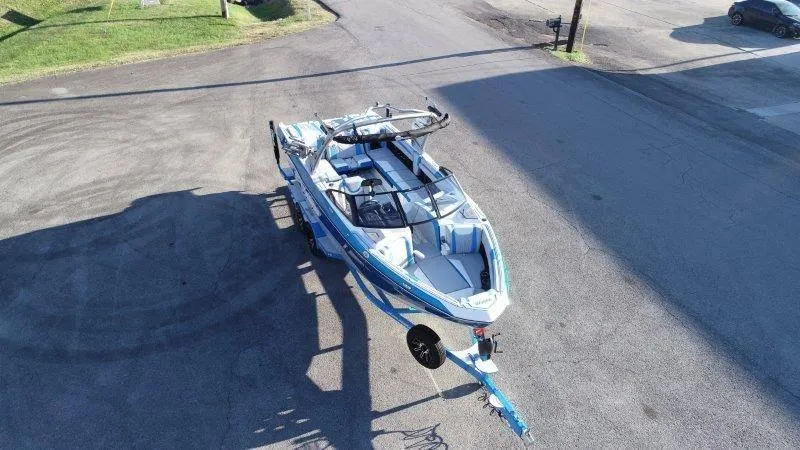 Slide: The Image of Malibu 25 LSV 2025 - 134