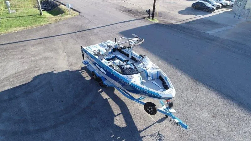 Slide: The Image of Malibu 25 LSV 2025 - 140