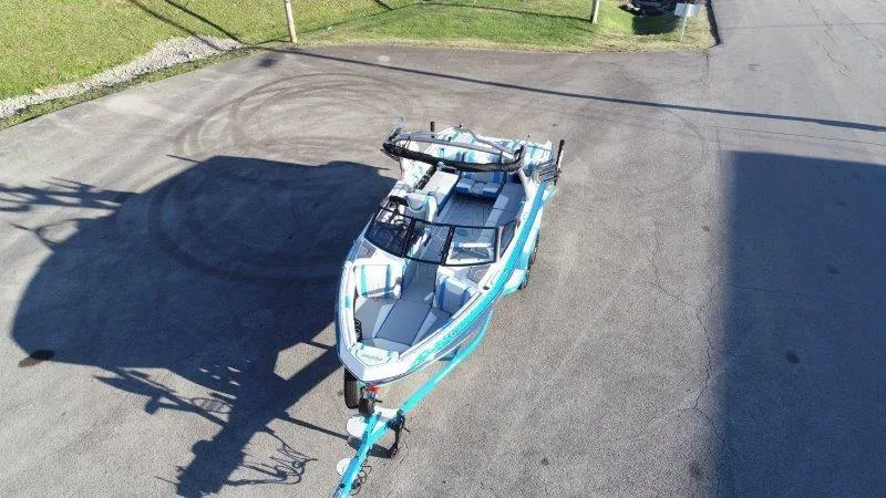 Slide: The Image of Malibu 25 LSV 2025 - 141